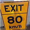 Image 1 : Large exit sign maximum 80Km