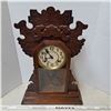 Image 1 : Ginerbread clock with key and pendulum
