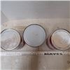 Image 3 : 2 stp and 1 caster oil tins (full)