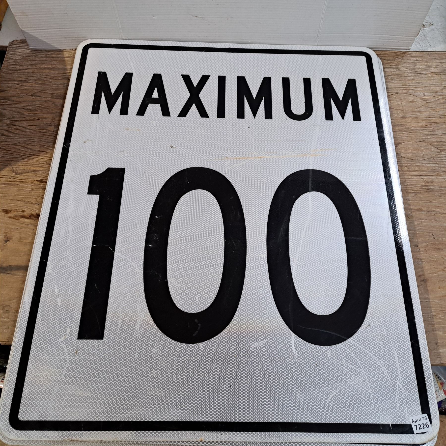 maximum 100 sign