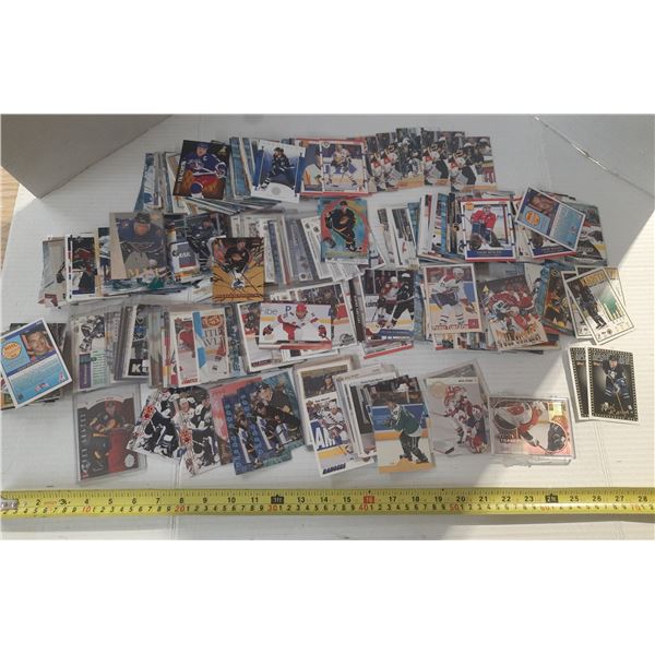BOX MISC HOCKEY CARDS STARS, INSERTS 650+