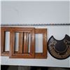 Image 1 : 5 small wood picture frams and wooden wall mount key holder