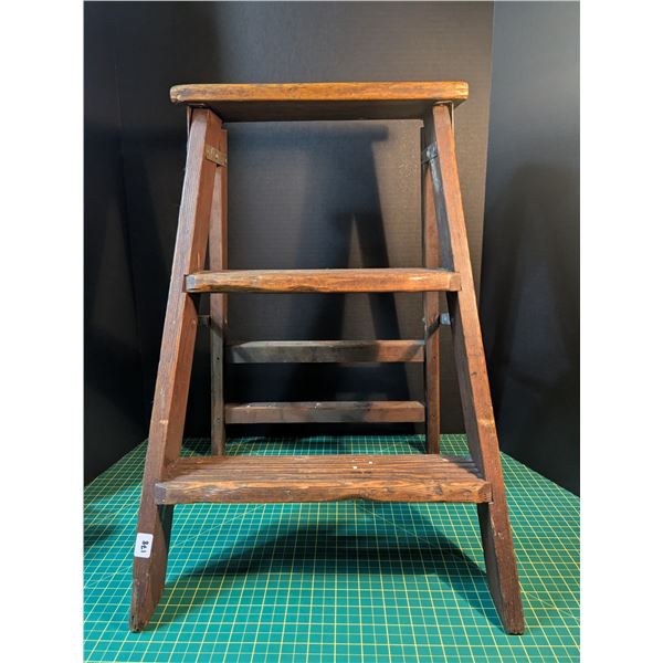 Wood Rung/step Vintage two-rung wooden step ladder. 21 x 13 inches. - Schmalz Auctions