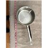 Image 5 : Stainless steel items: covered frying pan, discoloured inside