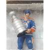 Image 2 : Vintage Hockey Mark Messier NHL Legends 7 - Stanley Cup (Oilers). (New in Package)
