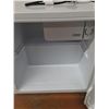Image 4 : *Master chef Mini Fridge_ 18.5" x 17.5" x 19", Consigner Says Works