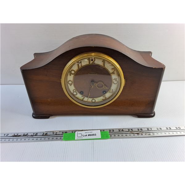 Vintage Seth Thomas Oak Wind Up Clock
