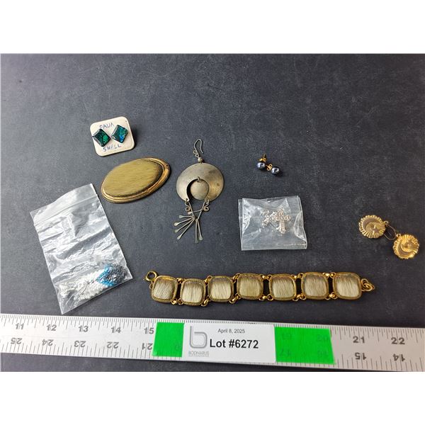Jewelry Lot- (6) Pairs of Earrings, Bracelet, Pendant