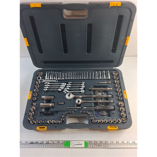 Mastercraft Ratchet Wrenches and Socket Set