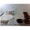 Image 1 : (2) Glass Vinegar Bottles, (2) Plastic Trays Up to 19.75" Long, (4) Woven Baskets, Misc.