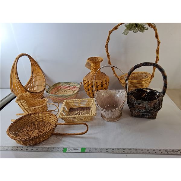 Wicker Lot- (7) Baskets, Sleigh, Flower Pot