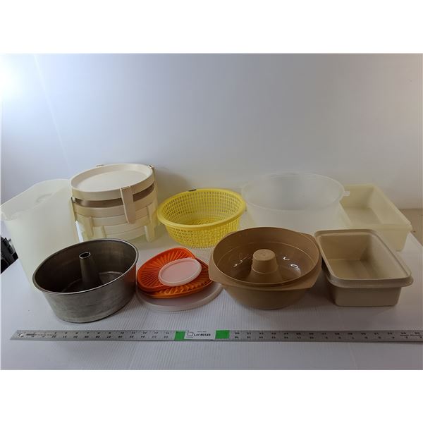 Kitchen Lot- Tupoerware Pie Stacker, (2) Bundt Cake Pans, Misc.