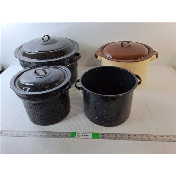 (4) Enamel Pots/Strainer & (3) Lids