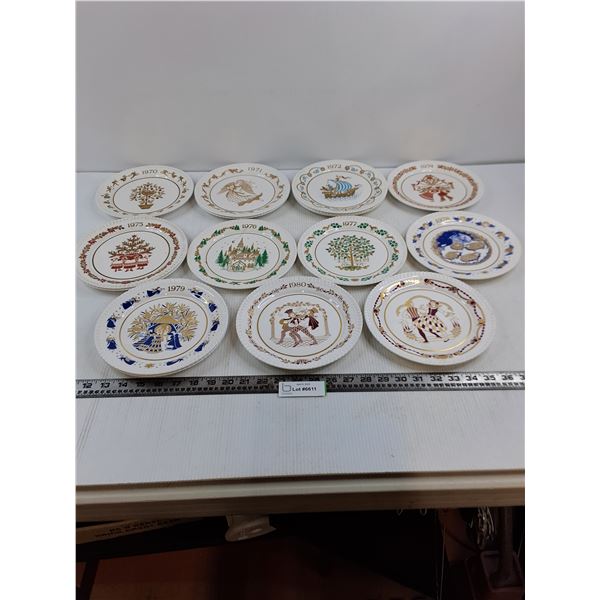 (16) Spode English Bone China "Annual Dinner Plates 1970-81