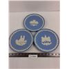 Image 1 : (3) Wedgwood Jasper Pale Blue Plates (Westminster Abbey, Horse Guards, St.james Palace)