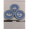Image 1 : (3) Wedgwood Jasper Pale Blue Plates (Piccadilly Circus, Windsor Castle, Trafalgar Square)