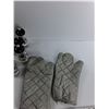 Image 3 : Pair  Of Oven Mitts, (10) Salt & Pepper Grinders