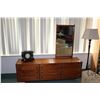 Image 1 : Mid century modern, six drawer mirrored dresser with non-original castors ( original feet not includ