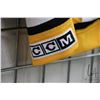 Image 4 : CCM Vintage Hockey Boston Bruins Adam Oates No. 12. hockey jersey. Adult size L. Hand signed and Inc