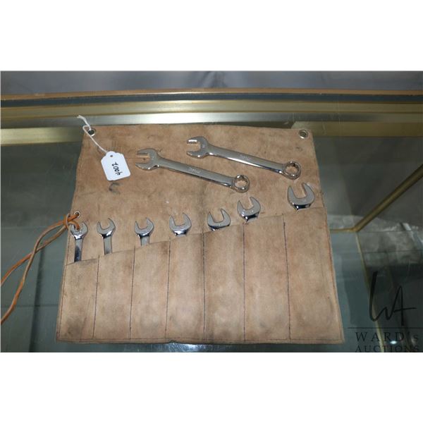 Nine Snap-On metric short wrenches in Snap-On leather pouch including 10, 11, 12, 13, 14, 15, 16, 17