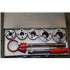 Image 2 : Shen Wei ratchet die stock pipe threader 3/8"- 1 1/4", in metal case, appears unused