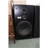 Image 2 : Two Pioneer CS-T5100 three way speaker systems, both working at time of cataloguing