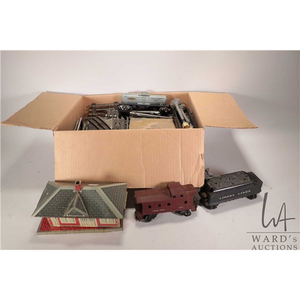 Lionel Train set including multi control "TRAIN master" power supply, four rolling stock a selection