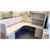 Image 2 : 4 DESKS WITH CUBICLE WALLS OFFICE WORK SPACE SYSTEM