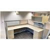 Image 8 : 5 DESKS WITH CUBICLE WALLS OFFICE WORK SPACE SYSTEM