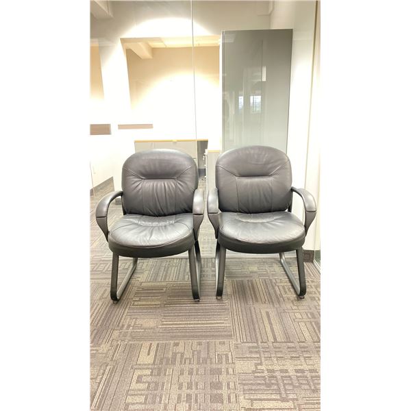PAIR OF BLACK LEATHER OFFICE CLIENT CHAIRS