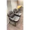Image 2 : PAIR OF BLACK LEATHER OFFICE CLIENT CHAIRS