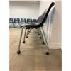 Image 3 : GROUP OF 6 BLUE & BLACK PLASTIC MOBILE WORK STATION CHAIRS