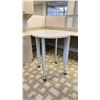 Image 1 : ROUND 2 1/2FT DIAMETER TOP MOBILE ADJUSTABLE HEIGHT OFFICE TABLE