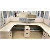 Image 5 : 4 DESKS WITH CUBICLE WALLS OFFICE WORK SPACE SYSTEM