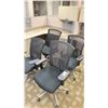 Image 2 : GROUP OF 4 BLACK MESH BACK ADJUSTABLE OFFICE CHAIRS