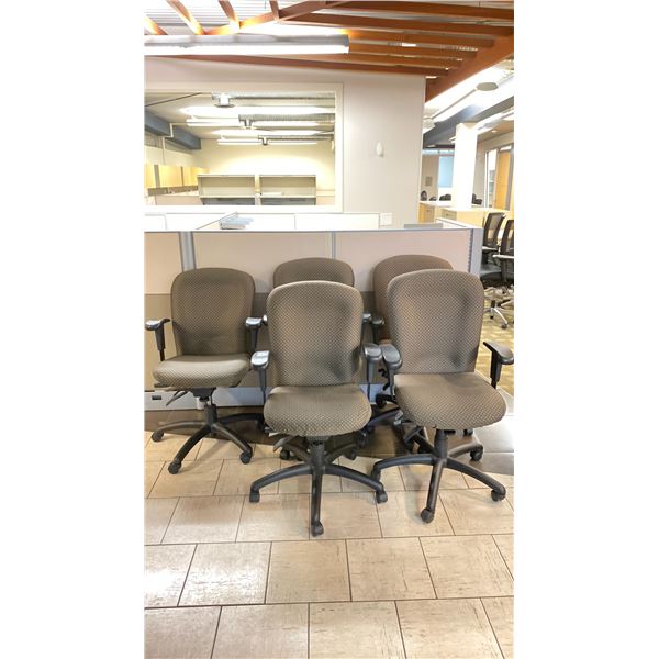 GROUP OF 5 TWO-TONE BEIGE ADJUSTABLE OFFICE CHAIRS