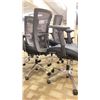 Image 3 : GROUP OF 5 BLACK & CHROME WITH MESH BACK ADJUSTABLE OFFICE CHAIRS