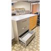 Image 3 : 2 GLOBAL LATERAL FILING CABINETS IN GREY & NATURAL, LARGE 7 DRAWER OFFICE CABINET TABLE
