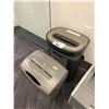 Image 2 : 2 PAPER SHREDDERS - ROYAL LR14MX & FELLOWES P700-2