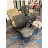 Image 2 : GROUP OF 4 ASSORTED OFFICE CHAIRS