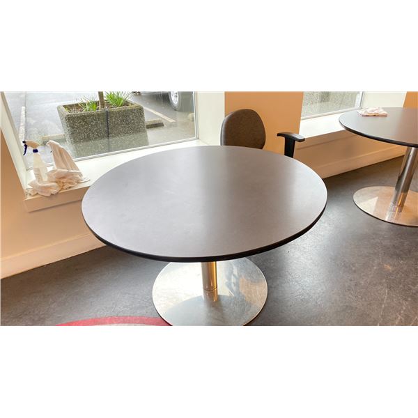 4' ROUND TABLE WITH METAL BASE