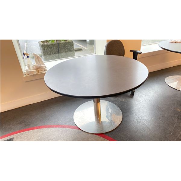 4' ROUND TABLE WITH METAL BASE