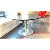 Image 2 : 4' ROUND TABLE WITH METAL BASE