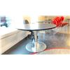 Image 2 : 4' ROUND TABLE WITH METAL BASE