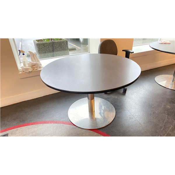 4' ROUND TABLE WITH METAL BASE