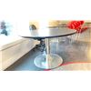 Image 2 : 4' ROUND TABLE WITH METAL BASE