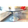 Image 2 : 4' ROUND TABLE WITH METAL BASE