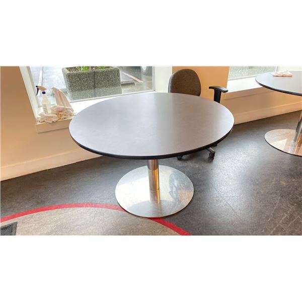 4' ROUND TABLE WITH METAL BASE