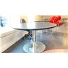 Image 2 : 4' ROUND TABLE WITH METAL BASE