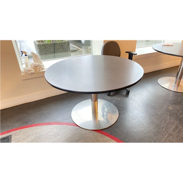 4' ROUND TABLE WITH METAL BASE
